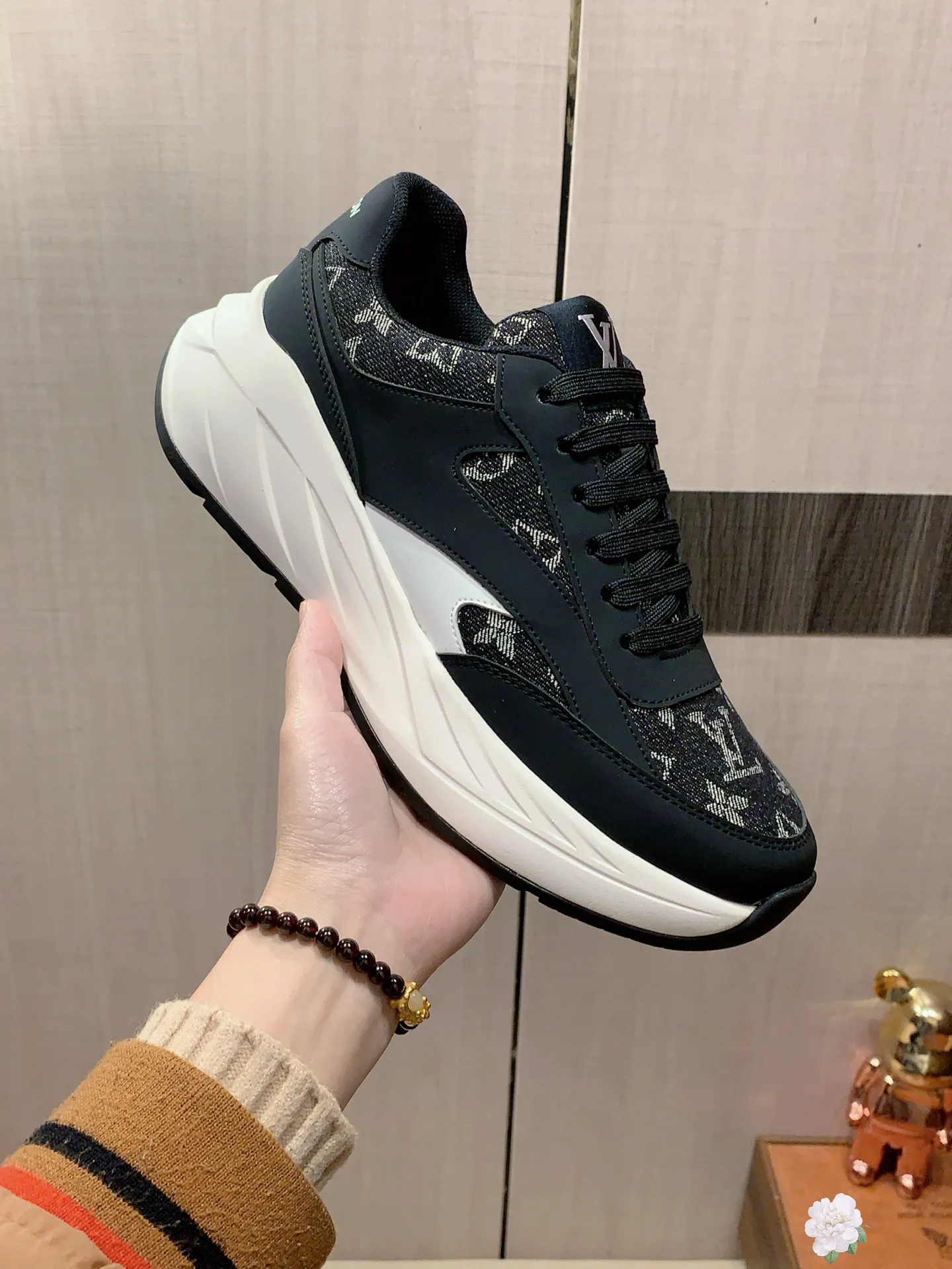 Men's Men's Shoes 💰460💰💰🎩🎩[Lightning][Lightning] "Lv*" The latest and most popular casual shoes, top brands [Seduce] Luxury ~ Purchasing Agency, Top ~ Quality. [Strong] The upper is made of imported breathable cowhide with material ➕ breathable sheepskin feet (•) and fine workmanship. The original stylish and stylish soft rubber wear-resistant and non-slip outsole is light and comfortable on the feet. The real thing looks better when photographed. 305: code: 38-44, 2️⃣ colors selected